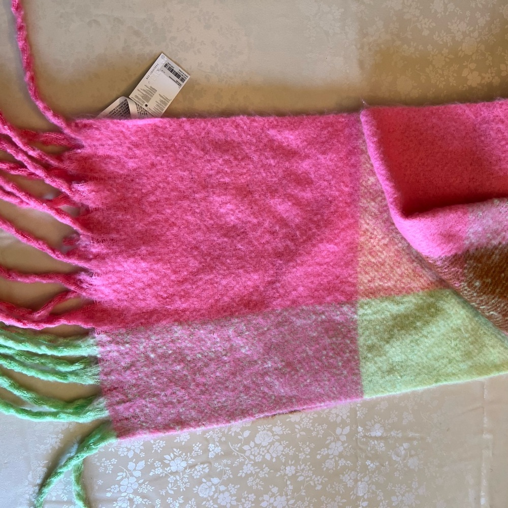 Forever 21 NWT Pink and Green Plaid Scarf